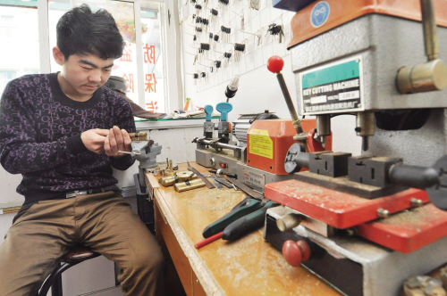 油迈瑶族乡开锁店为啥“牛号”频现 听开锁师傅讲什么锁最防盗